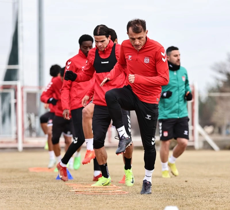 Sivasspor'da Tolga ve Efkan Tarihi İlk İdmanlarına Çıktı