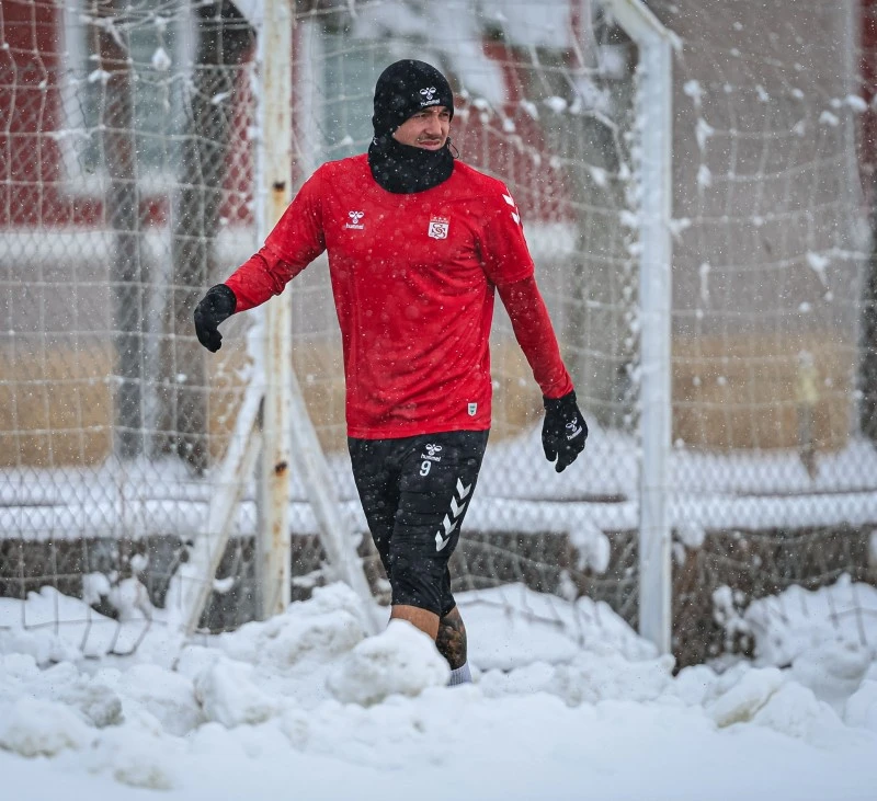 Sivasspor'un Golcüsü Rey Manaj Trabzon Yolcusu mu?