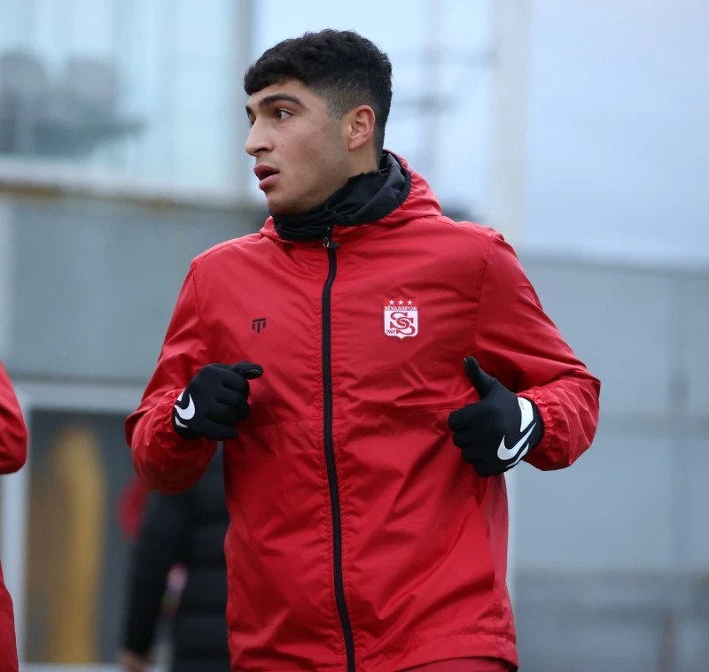 Sivasspor'un Yıldızı Yunus Emre Konak Beşiktaş Yolu Üzerinde