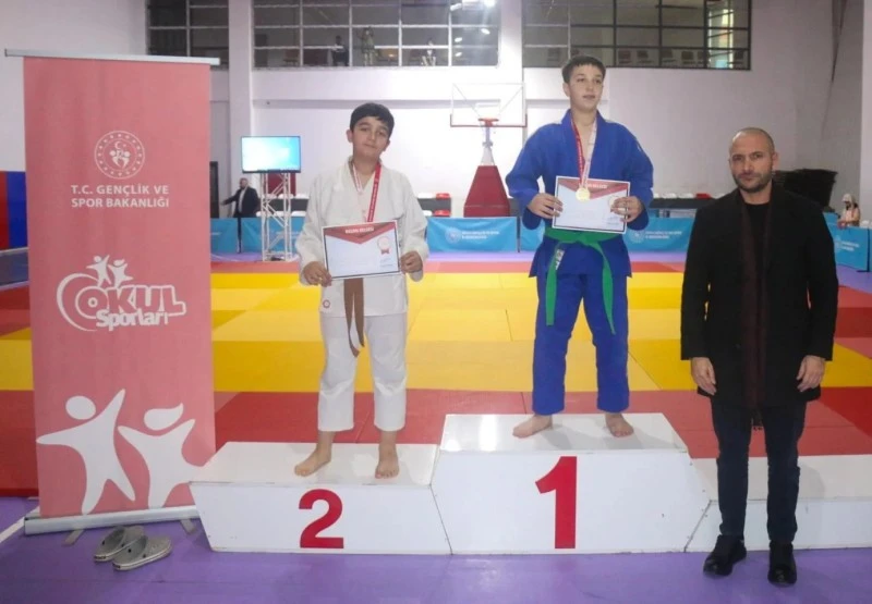 Sivas’ta Judo Fırtınası: Şampiyonlar Sahne Aldı