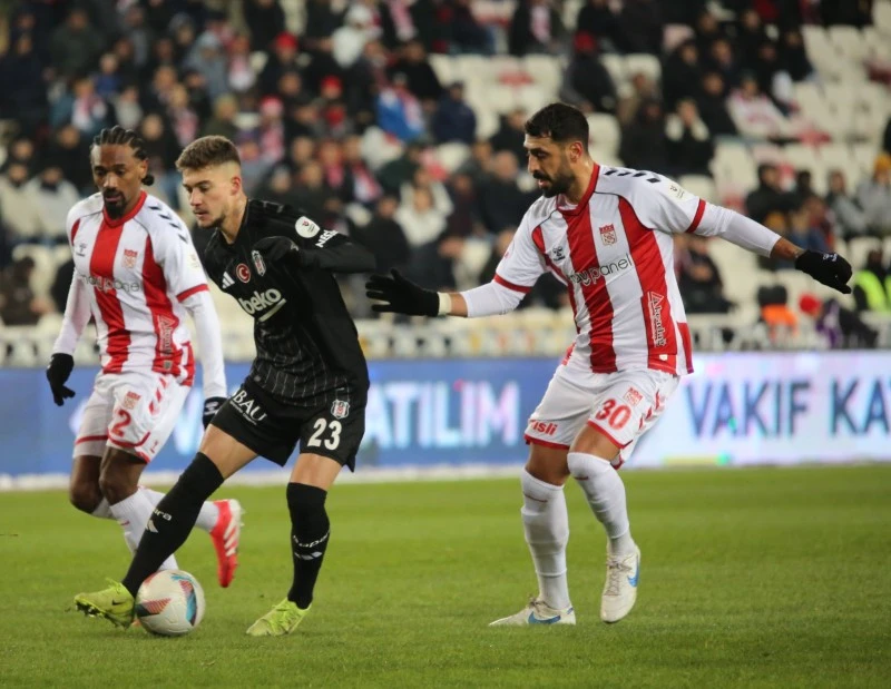 Beşiktaş, Sivasspor'u 2-0 Yenerek Galip Geldi