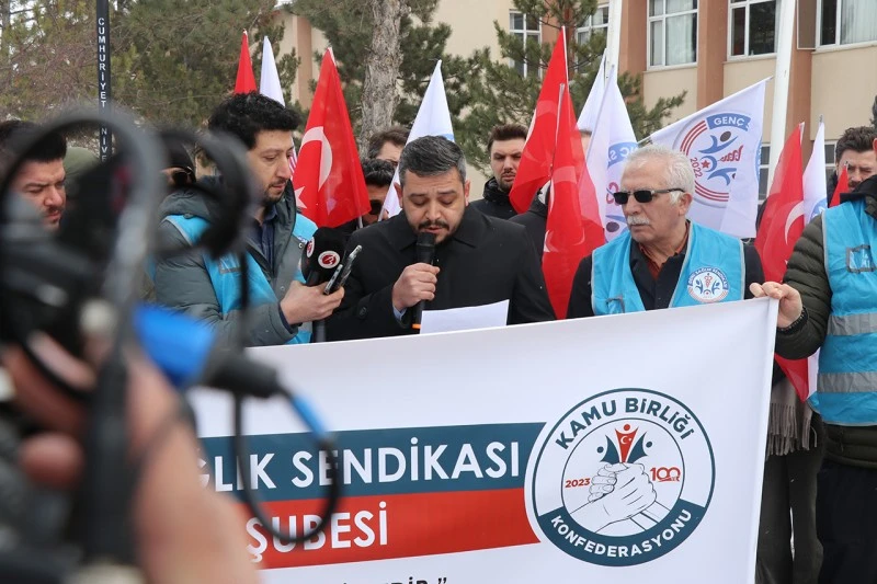 Genç Sağlık Sendikası'ndan Sivas'ta Basın Açıklaması