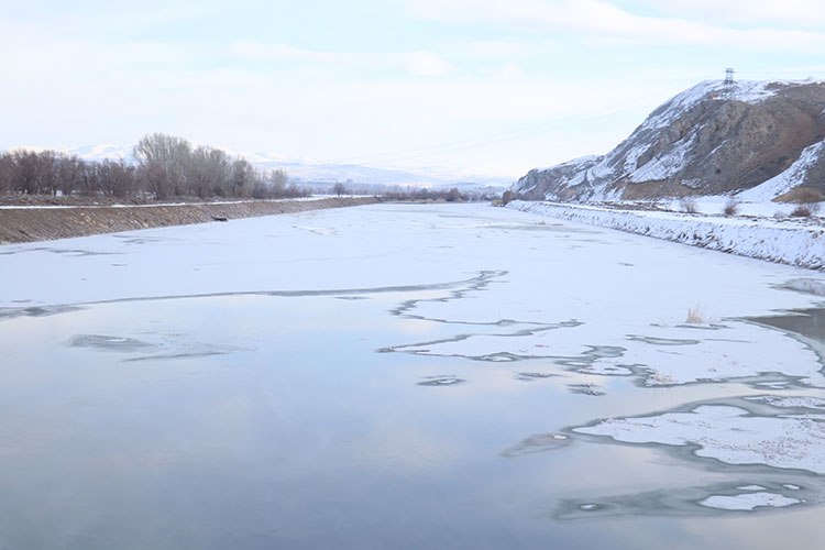 Kızılırmak Nehri'nin Buz Tutması