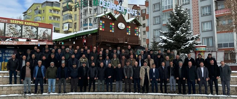 Meraküm ve Dumanlı Çayı Yöresi Belde ve Köyleri Sosyal Yardımlaşma ve Dayanışma Derneği'nde (MERDER) bölünme yaşandı.