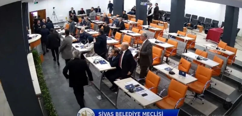 Sivas Belediyesi Meclis Toplantısında Gergin Anlar