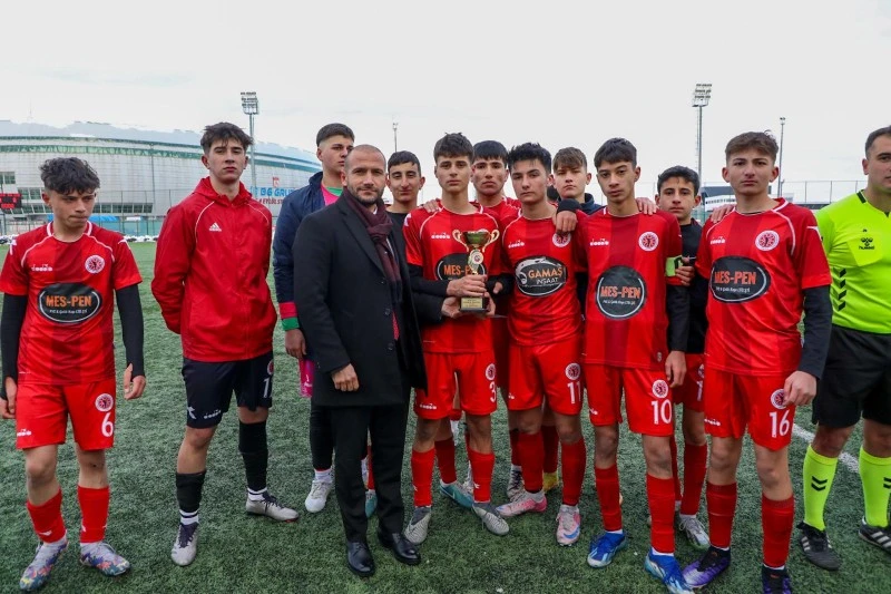 Sivas U16 Futbol İl Birinciliği Şampiyonu Sivas Belediyespor