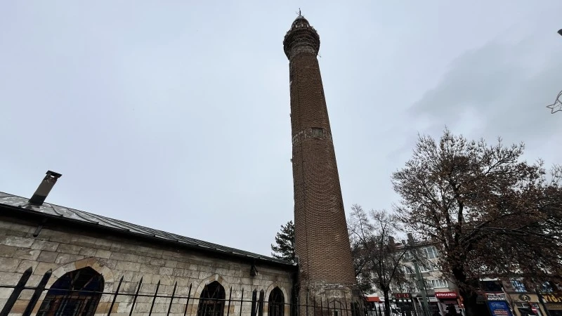 Sivas'ta Ulu Camii'nin Eğri Minaresi İçin Güçlendirme Projesi