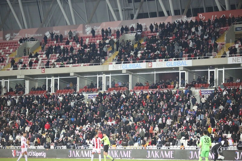 Sivasspor'da İstifa Çağrıları ve Beşiktaş Maçı Sonrası Gelişmeler