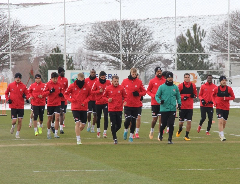 Sivasspor'un Konyaspor Maçı Hazırlıkları ve Teknik Direktör Ömer Erdoğan'ın Açıklamaları