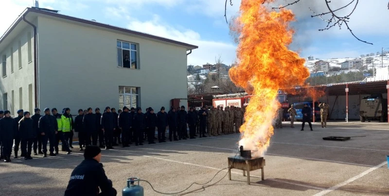 Suşehri'nde Yangın Tatbikatı Düzenlendi