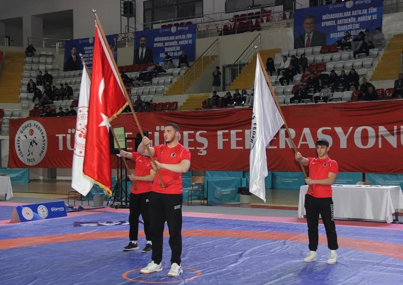 U23 Serbest Türkiye Güreş Şampiyonası Sivas'ta Devam Ediyor