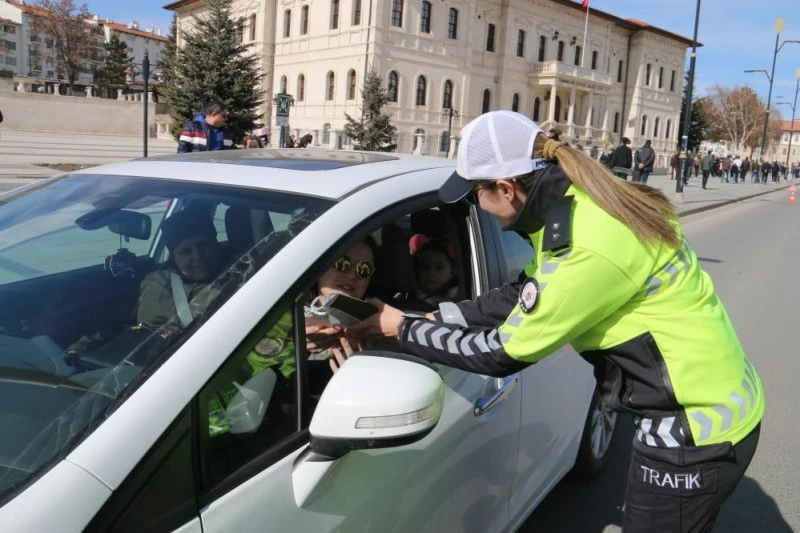 8 Mart Dünya Kadınlar Günü'nde Sivas Trafik Ekiplerinden Özel Sürpriz