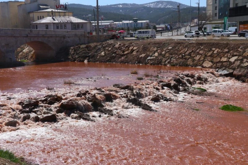 Kızılırmak Nehri'nin İlginç Kızıl Rengi