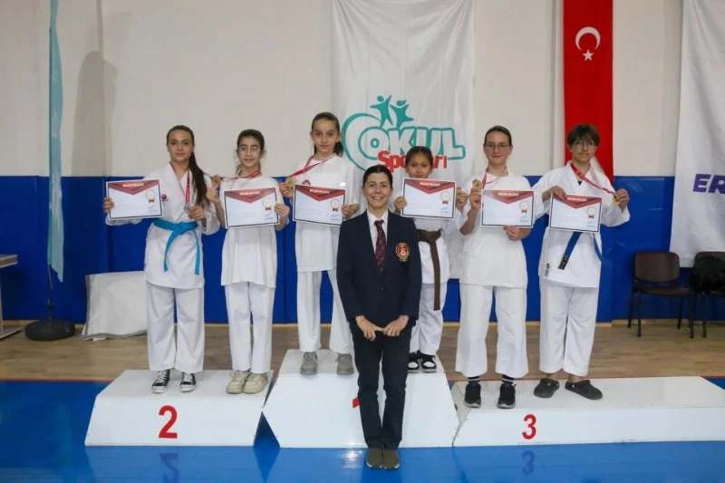 Küçükler-Yıldızlar Karate İl Birinciliği Müsabakaları Tamamlandı