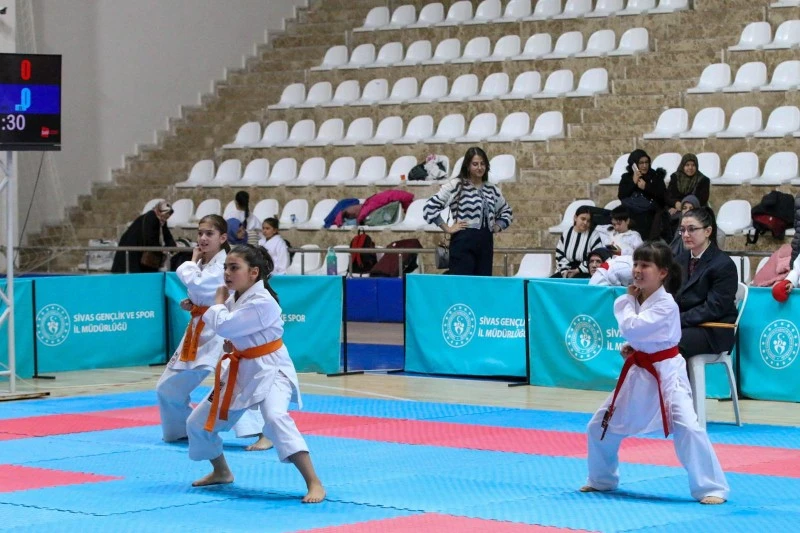 Başarılı Sporcular Kocaeli'nde Sivas'ı Temsil Edecek
