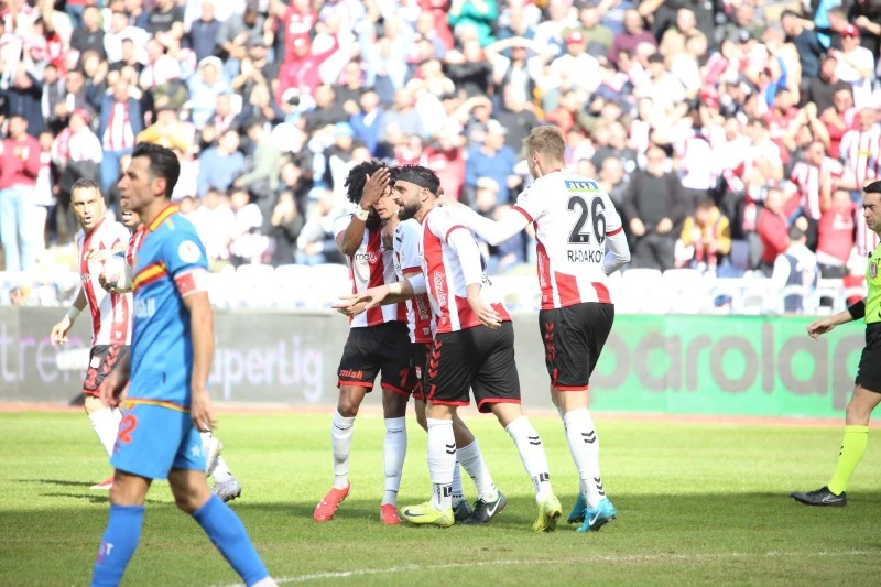 Net Global Sivasspor, Göztepe'yi 3-1 Mağlup Etti