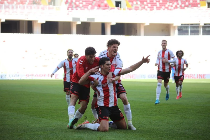 Net Global Sivasspor, Göztepe'yi 3-1 Mağlup Etti