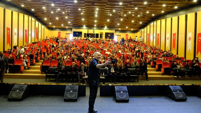 Sivas Cumhuriyet Üniversitesi'nde 'inSANA yolculuk' Söyleşisi Düzenlendi