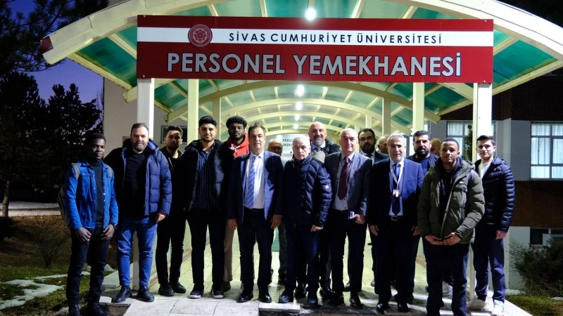 Sivas Cumhuriyet Üniversitesi'nde Öğrencilere İftar Yemeği