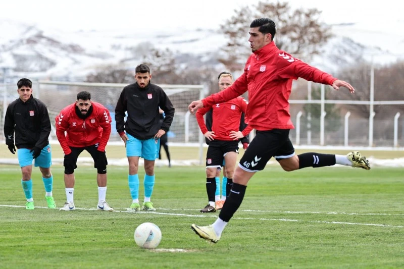 Sivasspor, Adana Demirspor Maçına Hazırlanıyor