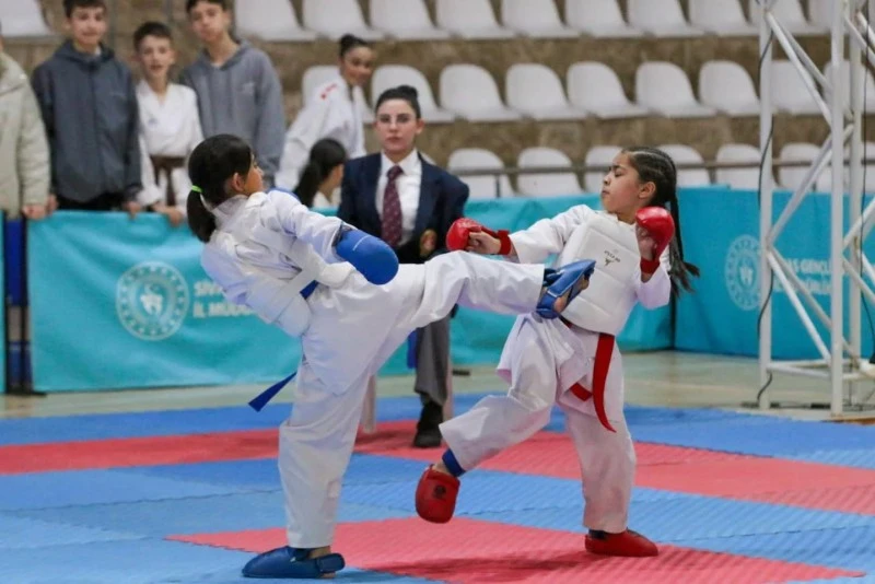 Sivas'ta Karate İl Teşvik Müsabakaları Coşkuyla Gerçekleşti