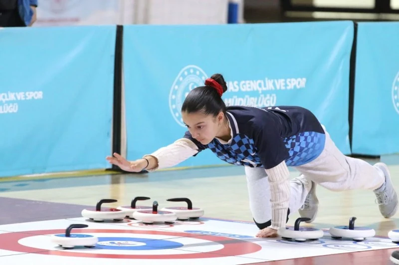 Sivas'ta Floor Curling Müsabakaları Tamamlandı