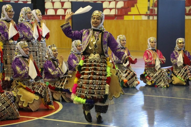 Sivas'ta Okullar Arası Halk Oyunları Yarışmaları Tamamlandı