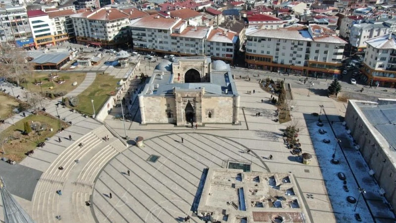 Sivas'tan Batıya Göç Devam Ediyor